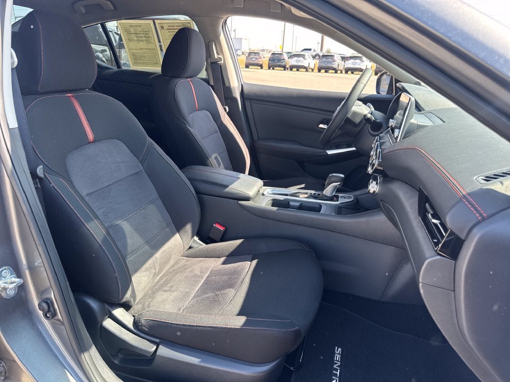 Used 2025 Nissan Sentra SR FWD image 11