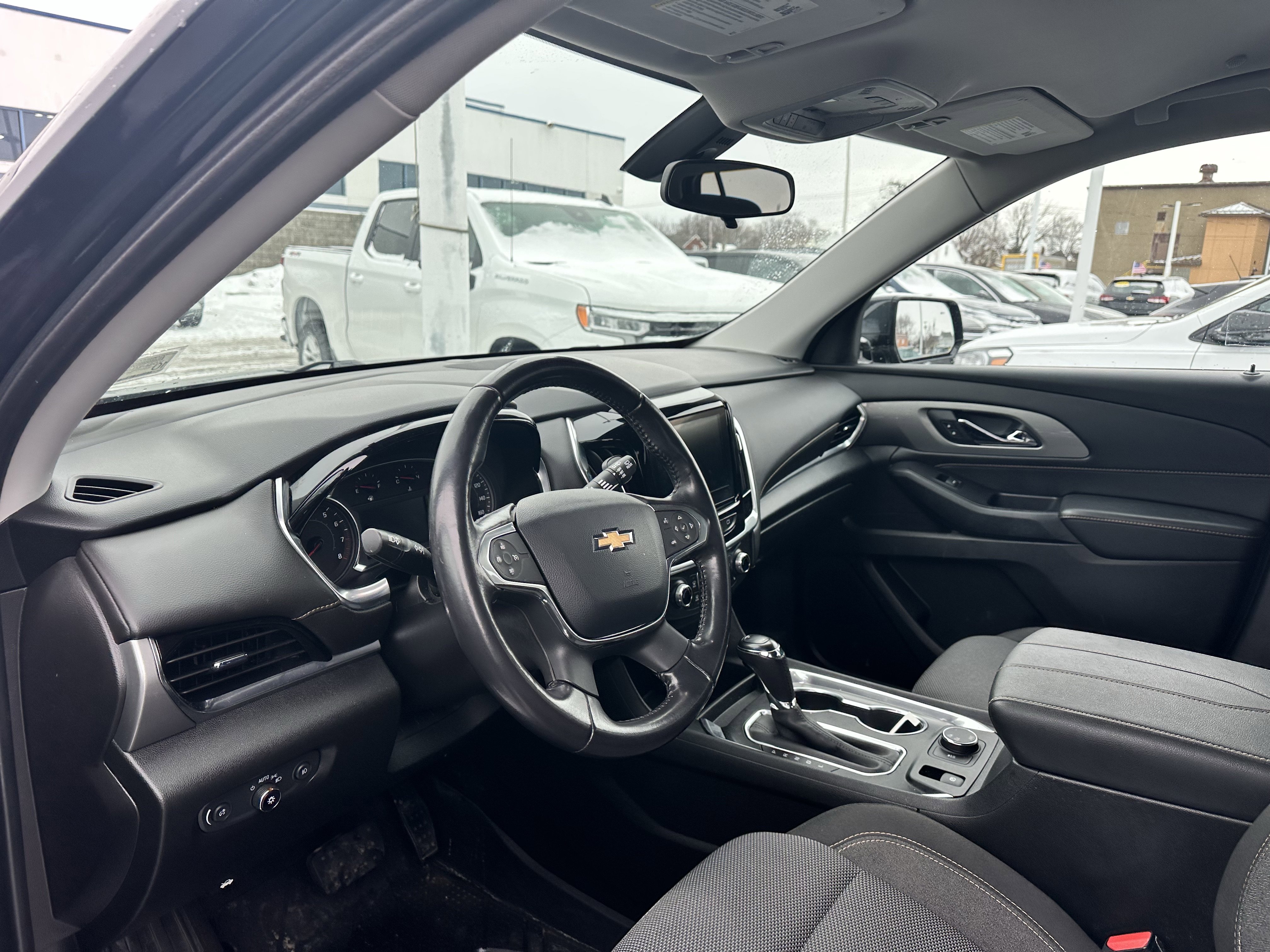 Used 2020 Chevrolet Traverse LT image 9