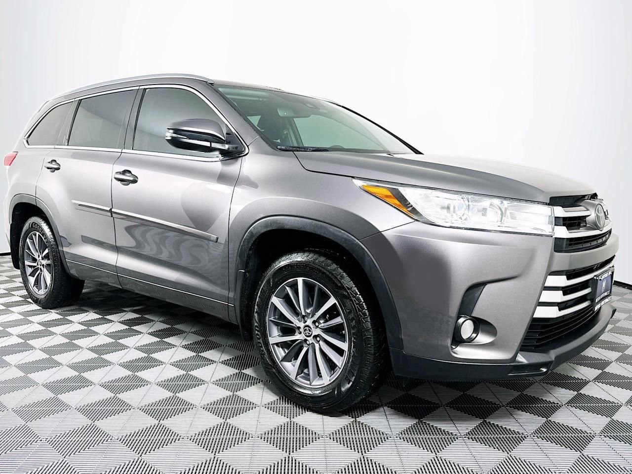 Used 2018 Toyota Highlander XLE image 28