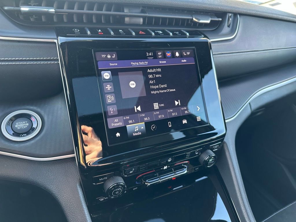 Used 2023 Jeep Grand Cherokee L Laredo image 22