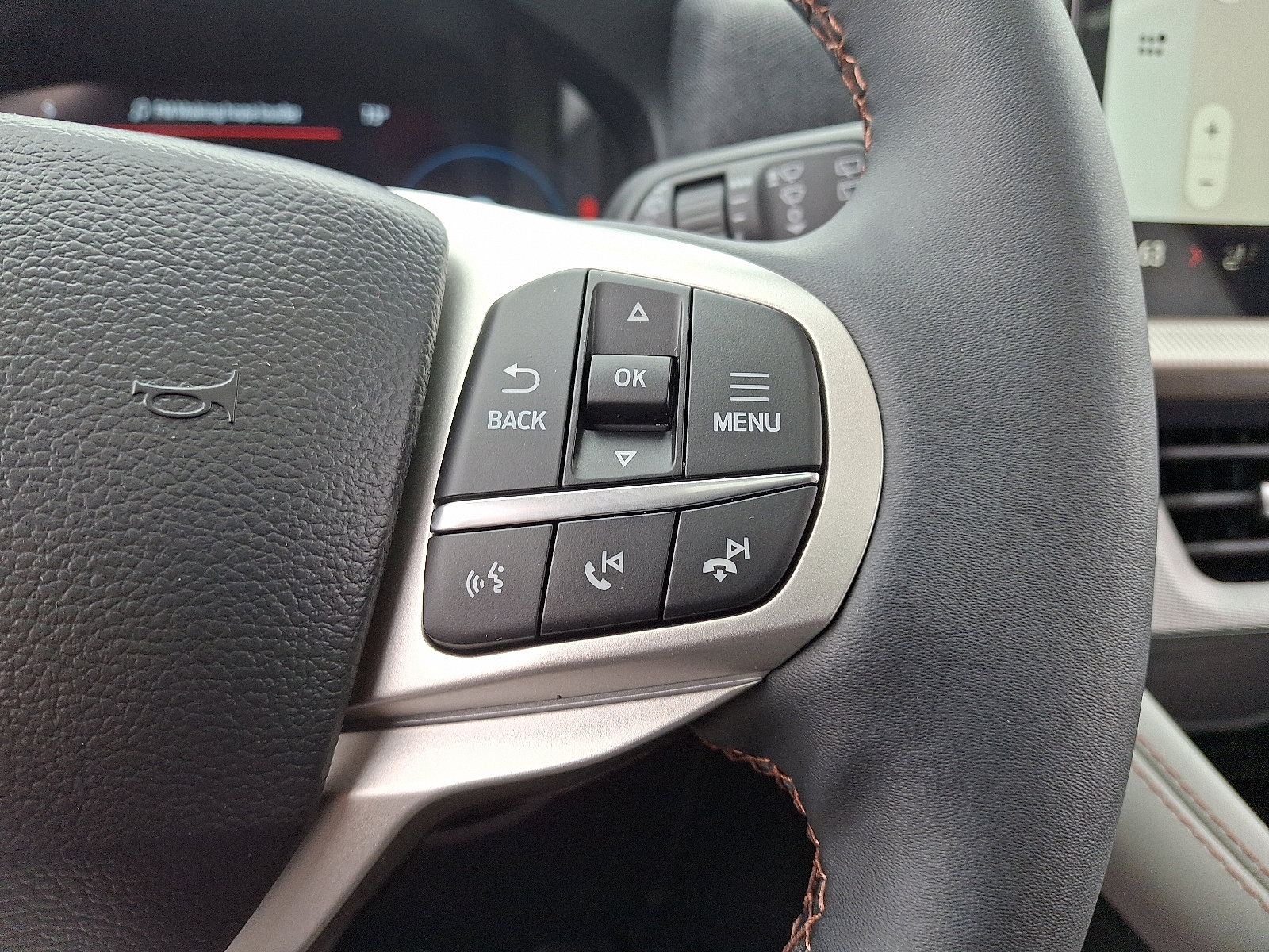 New 2025 Ford Explorer Active w/ Active Comfort Package image 17