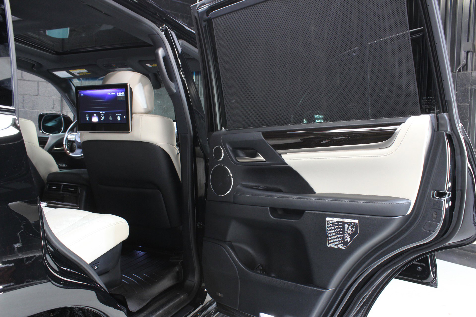 Used 2019 Lexus LX 570 Three-Row Inspiration Series w w/ Inspiration Series image 40