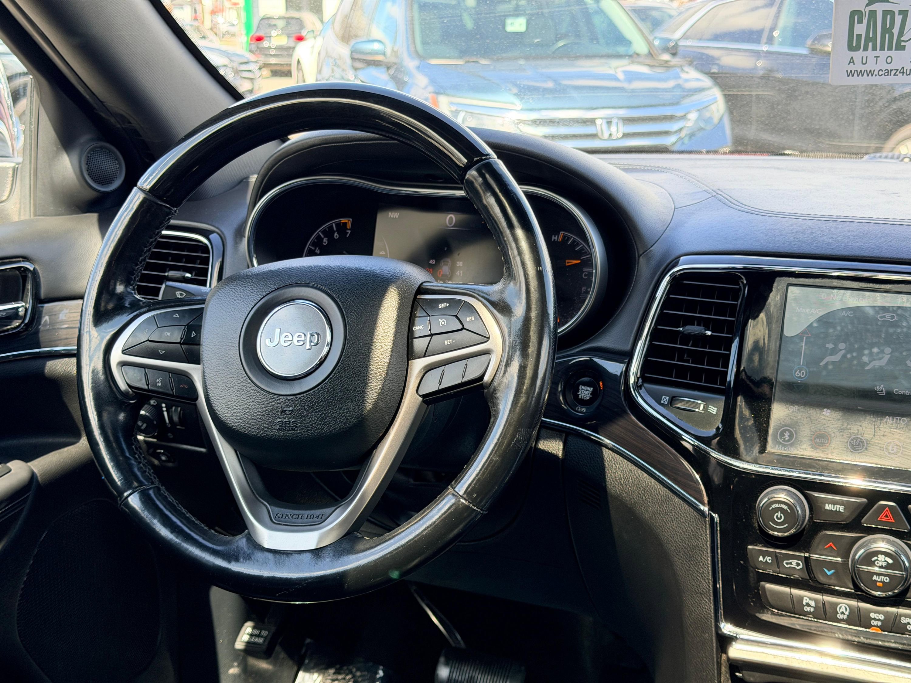 Used 2020 Jeep Grand Cherokee Overland AWD/4WD image 34