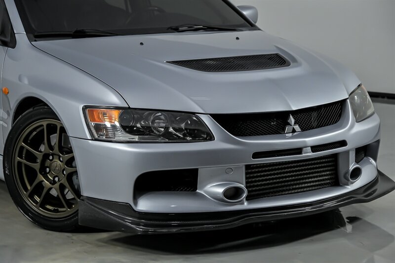 Used 2006 Mitsubishi Lancer Evolution IX AWD/4WD image 3