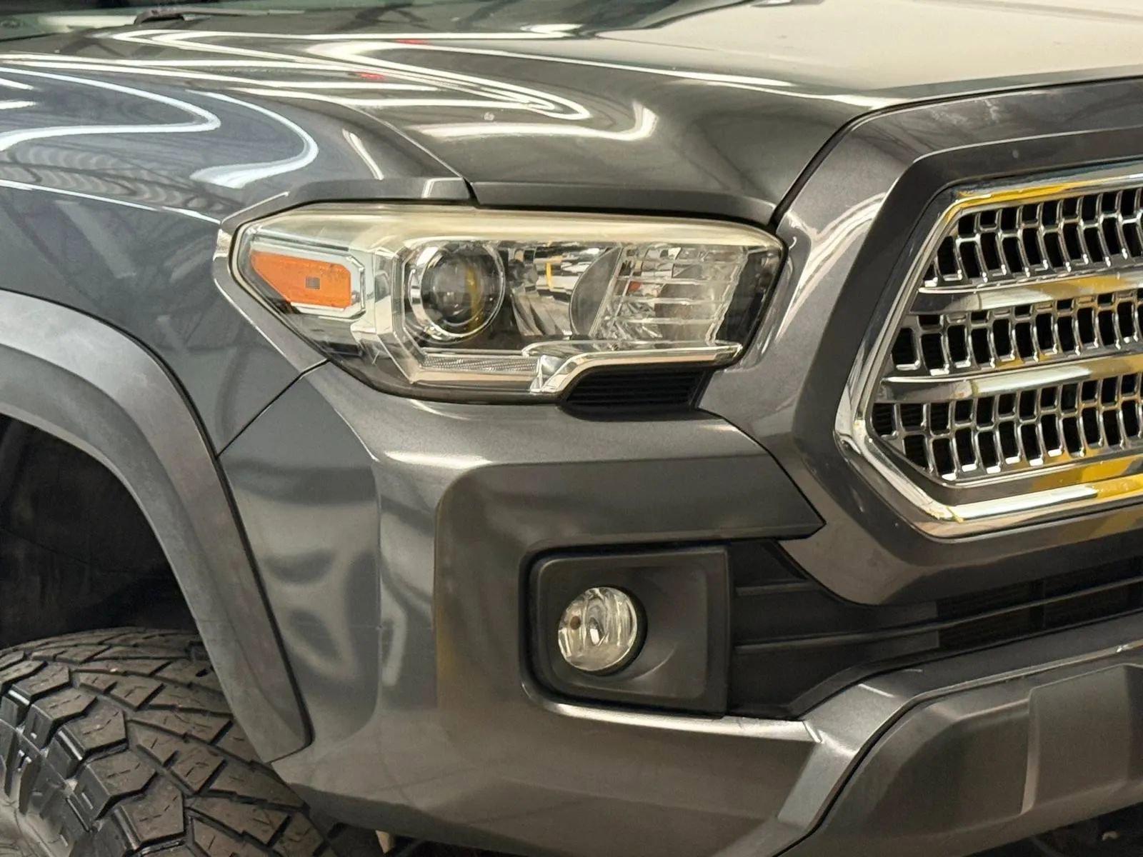 Used 2016 Toyota Tacoma TRD Off-Road AWD/4WD image 4