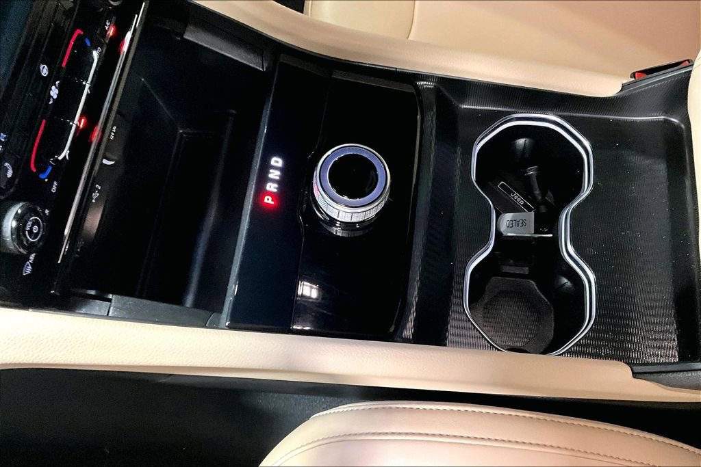 Used 2024 Jeep Grand Cherokee L Limited w/ Black Appearance Package RWD image 17