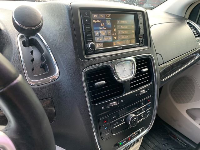 Used 2015 Chrysler Town & Country Touring FWD image 26