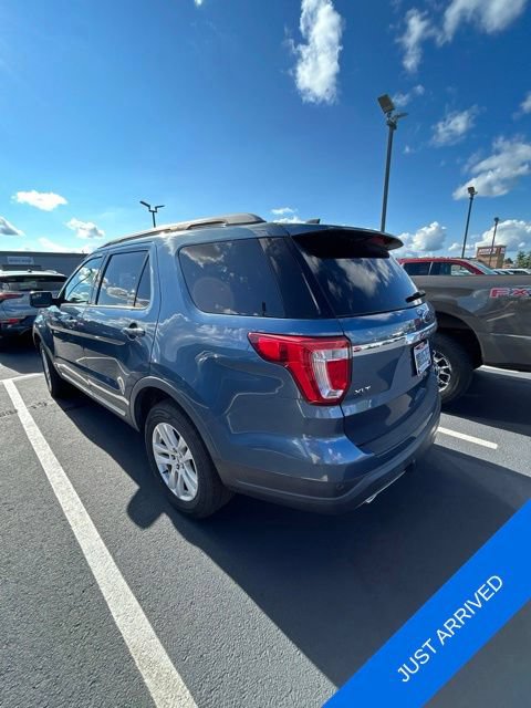 Used 2018 Ford Explorer XLT AWD/4WD image 2