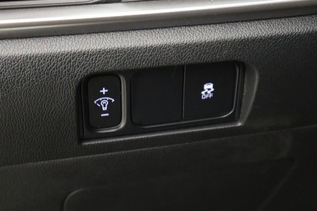 Used 2025 Kia Sorento LX FWD image 23