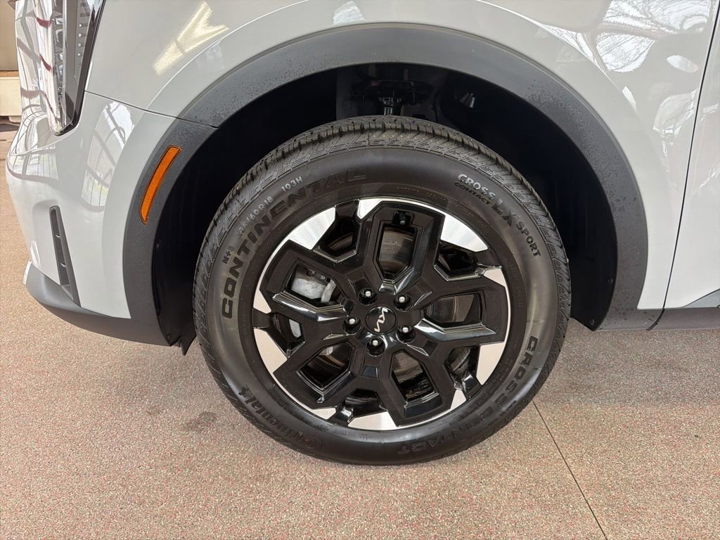 Used 2025 Kia Sorento S w/ Panoramic Sunroof Package image 4