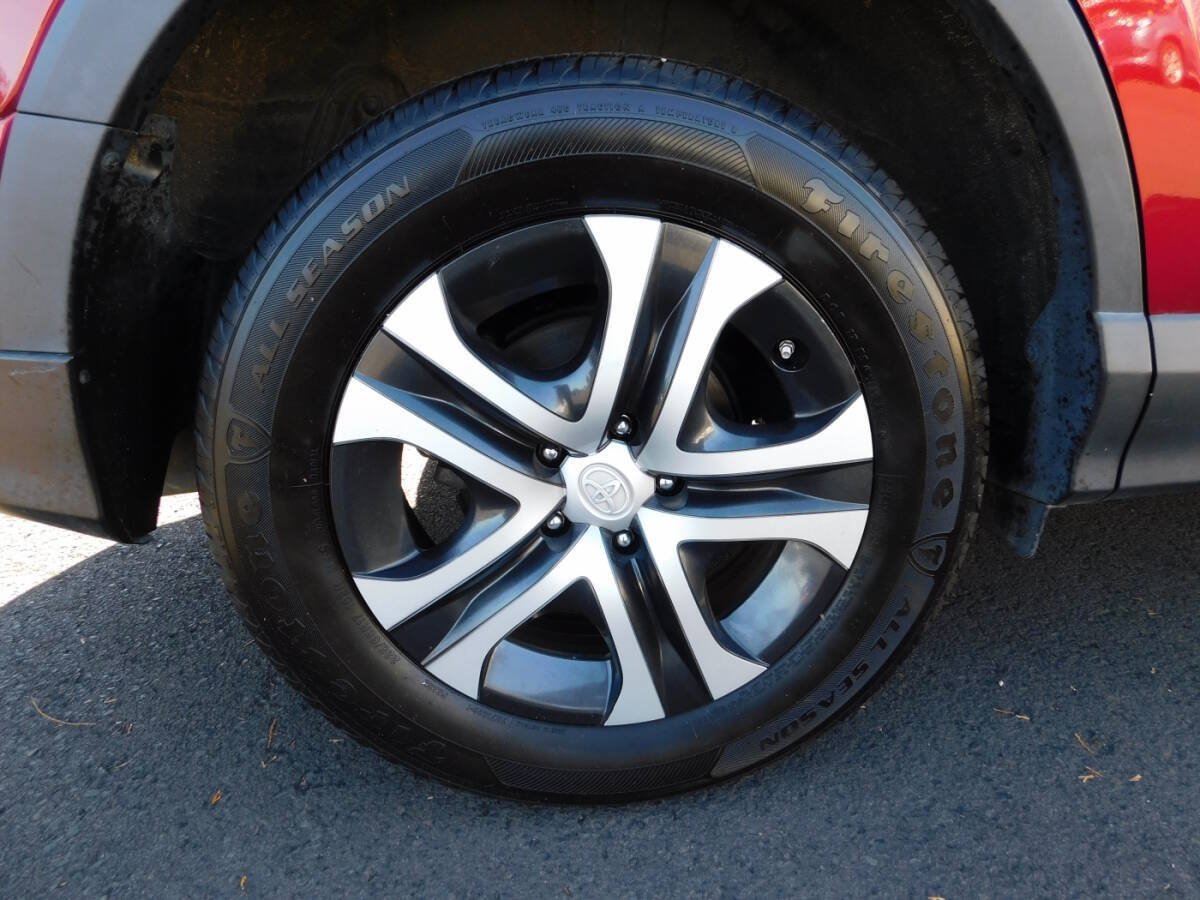 Used 2018 Toyota RAV4 LE w/ Carpet Mat Package FWD image 21