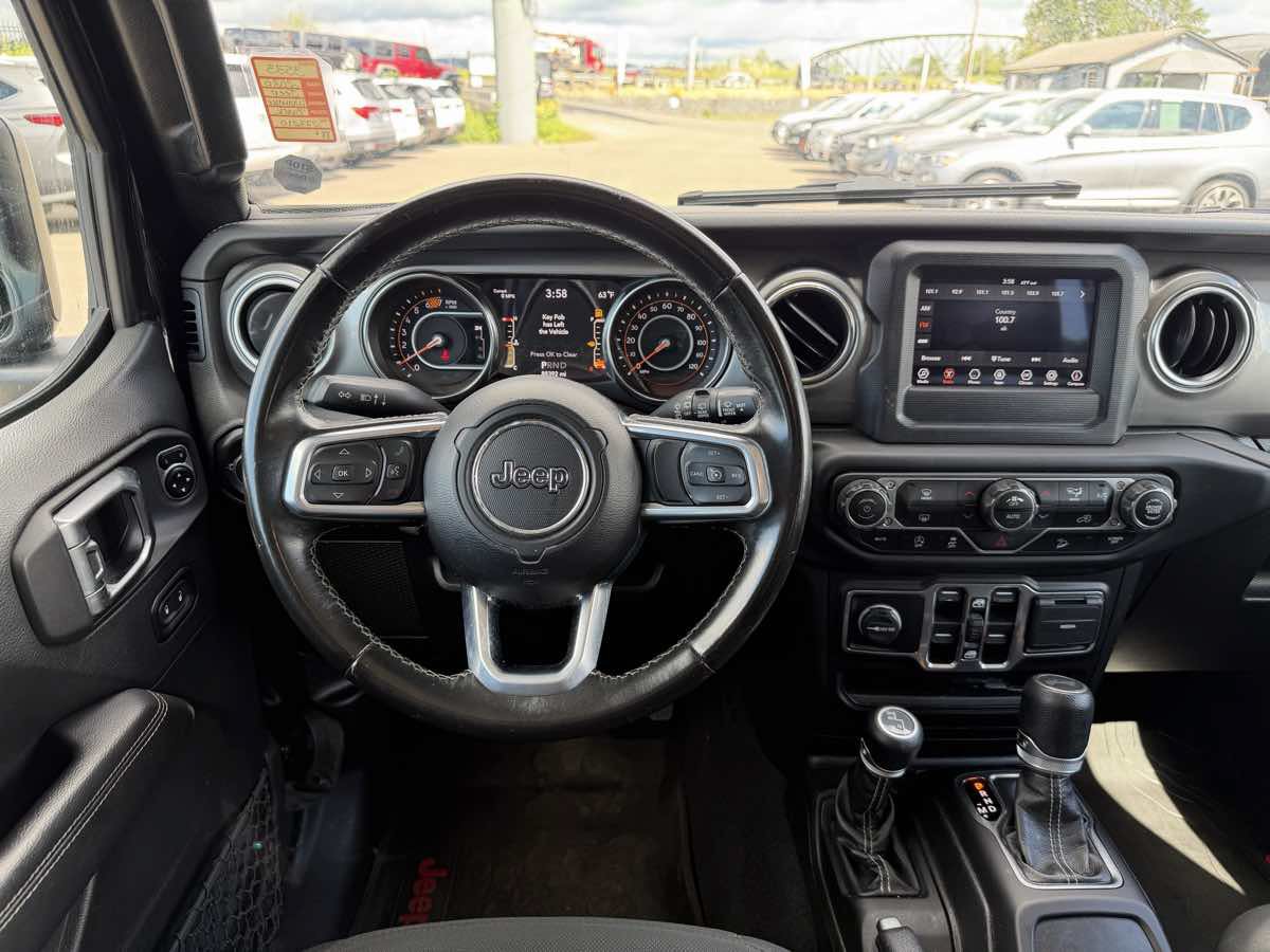 Used 2020 Jeep Wrangler Unlimited Sahara AWD/4WD image 22