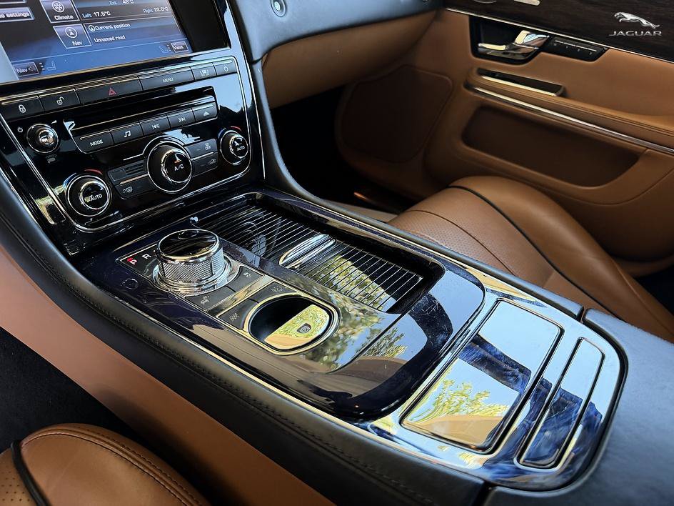 Used 2011 Jaguar XJ Supercharged RWD image 17