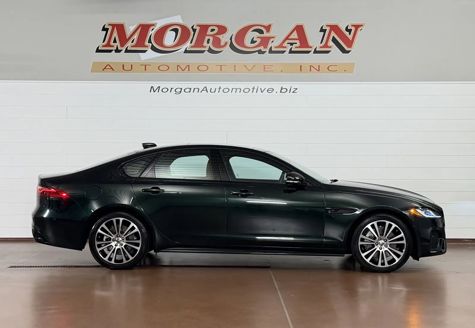 Used 2024 Jaguar XF R-Dynamic SE AWD/4WD image 2