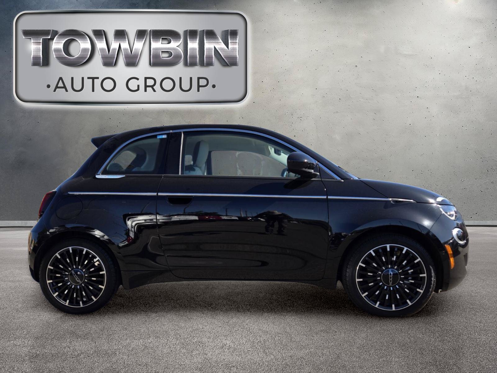 Used 2024 FIAT 500 e FWD image 3