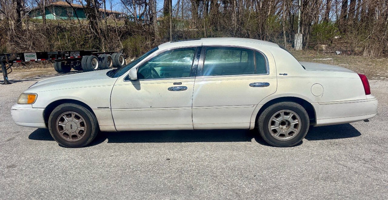 Used 2000 Lincoln Town Car Signature RWD image 10