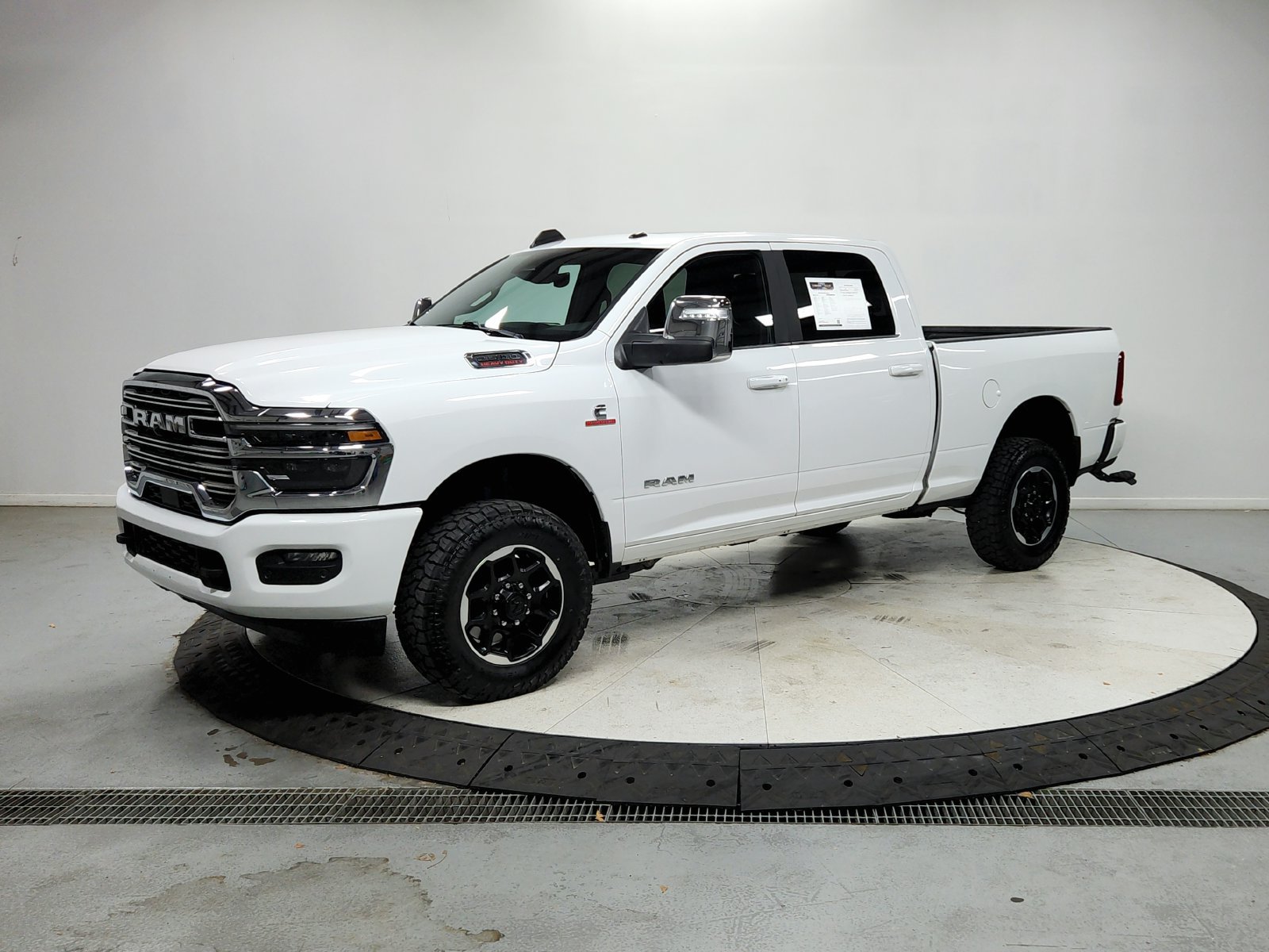 Used 2025 RAM 2500 Laramie AWD/4WD image 4
