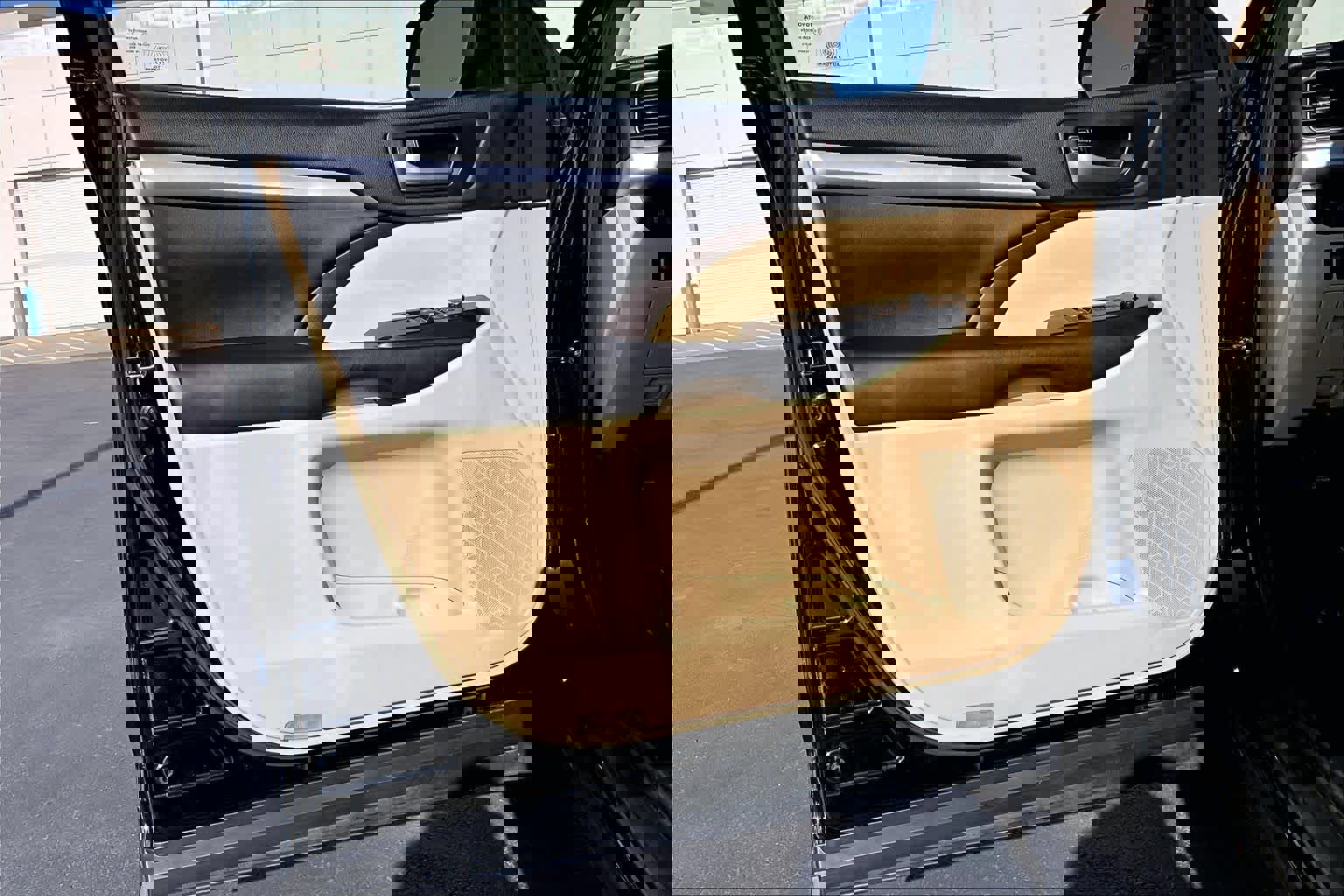 Used 2017 Toyota Highlander XLE image 25