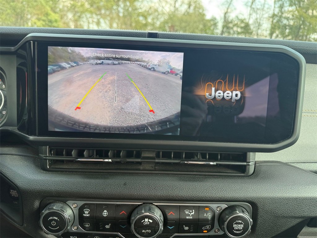 Used 2025 Jeep Wrangler Willys image 32