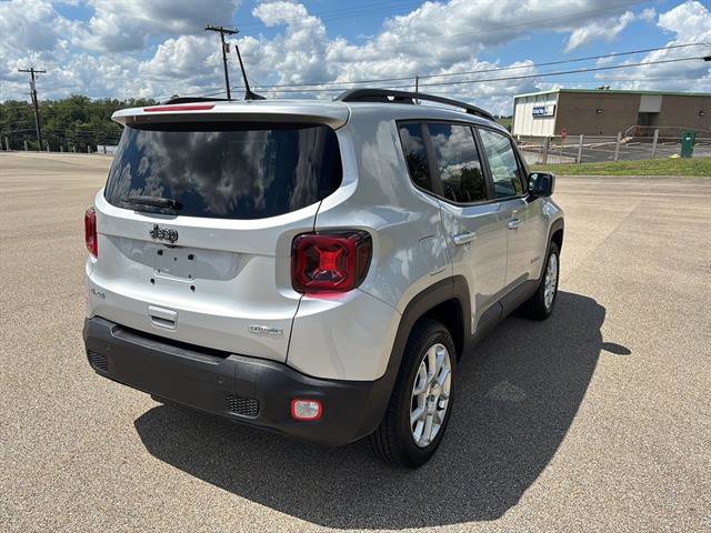 Used 2021 Jeep Renegade Latitude w/ Luxury Group I image 4