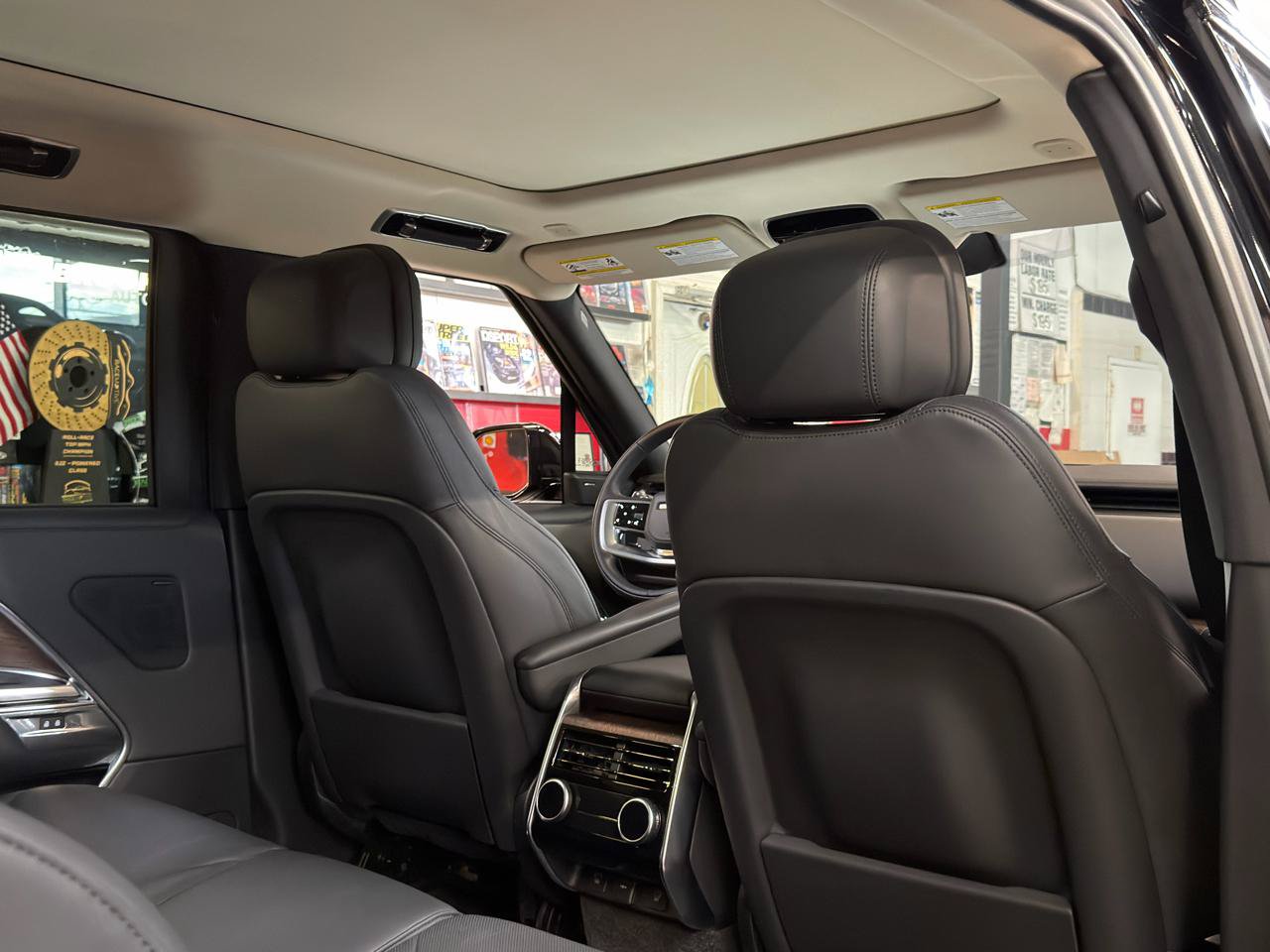 Used 2023 Land Rover Range Rover Long Wheelbase SE AWD/4WD image 23