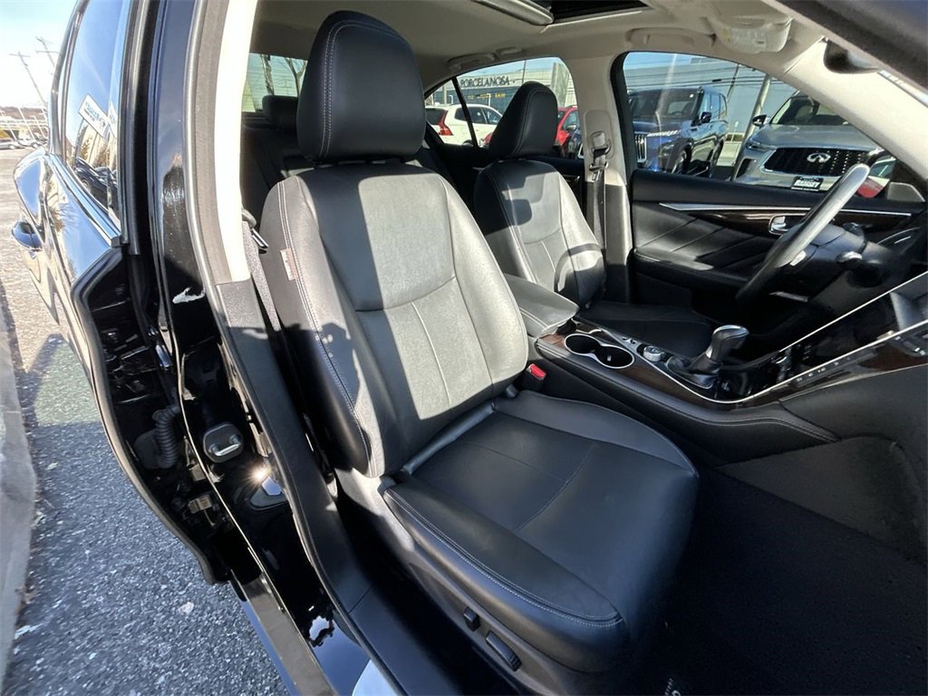 Used 2017 INFINITI Q50 3.0t Premium w/ Driver Assistance Package image 25