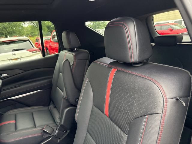 Used 2026 Chevrolet Traverse RS w/ LPO, Floor Liner Package AWD/4WD image 22