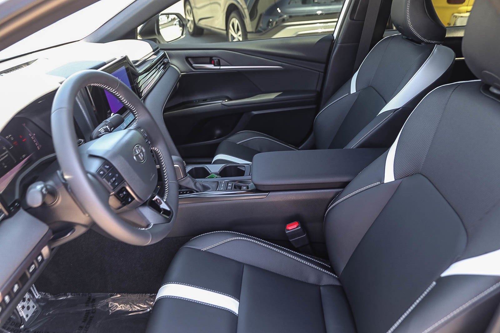 Used 2026 Toyota Camry Hybrid w/ Convenience Package FWD image 17
