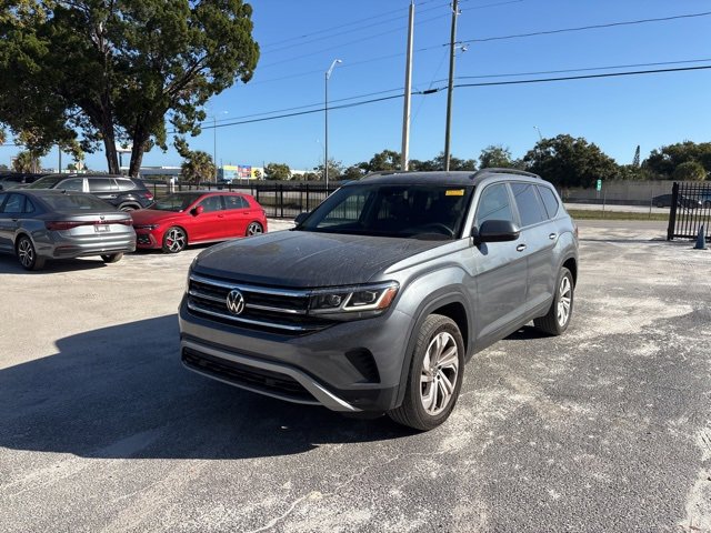 Used 2023 Volkswagen Atlas SE w/ Panoramic Sunroof Package image 2