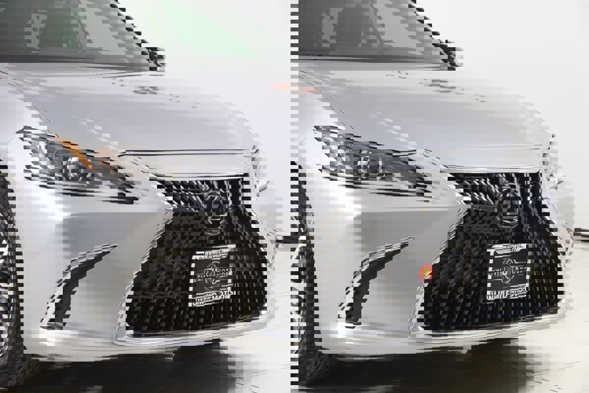 Used 2024 Lexus ES 350 w/ Accessory Package (Z2) image 37