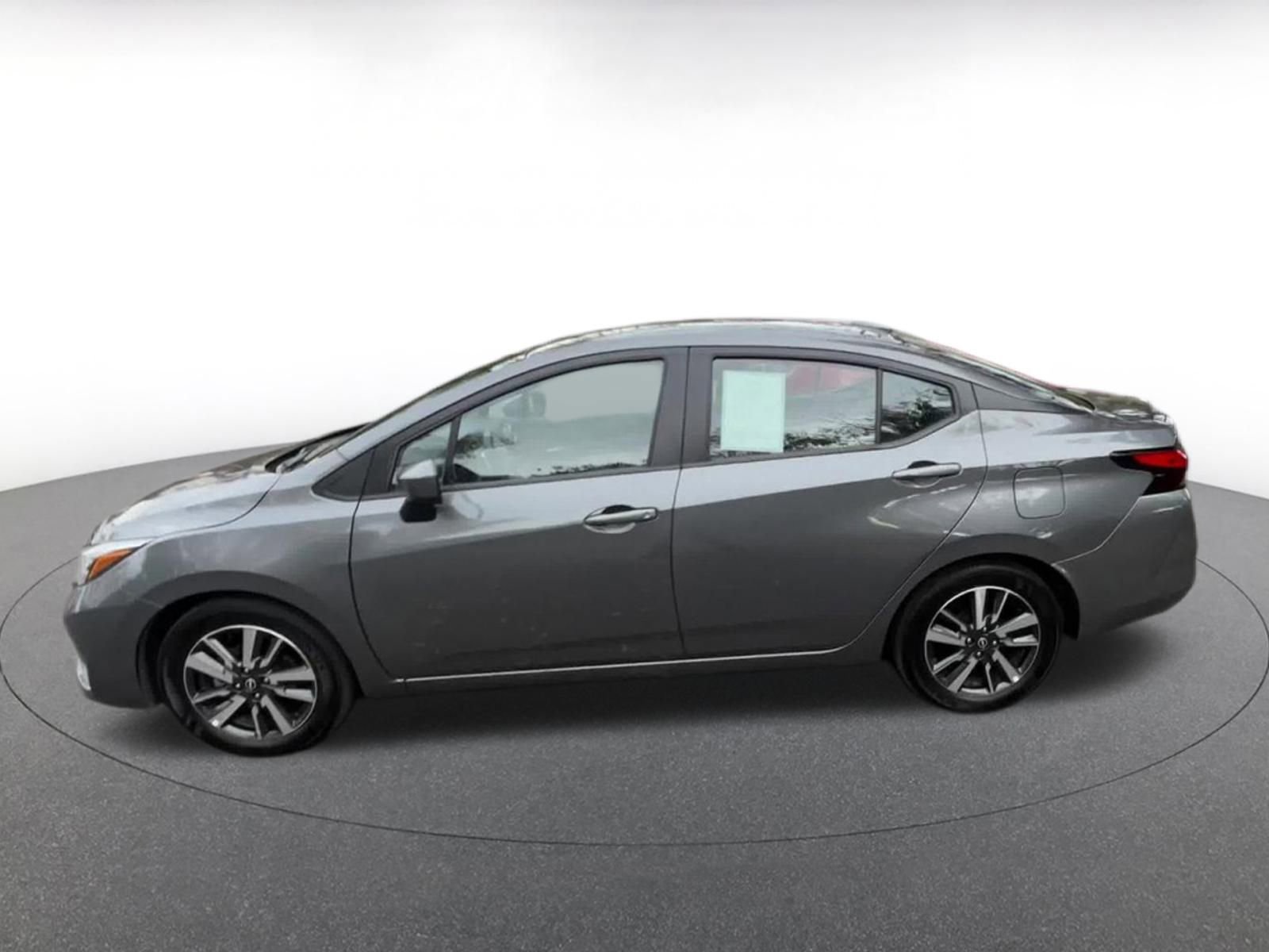 Used 2025 Nissan Versa SV image 9