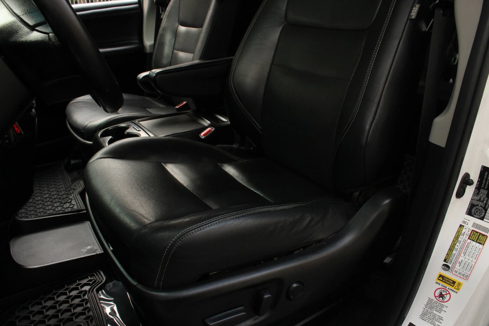 Used 2015 Toyota Sienna SE FWD image 18