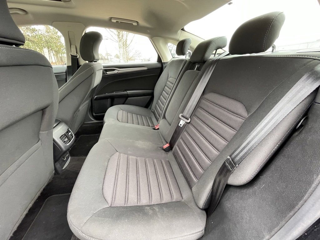Used 2019 Ford Fusion SE image 27