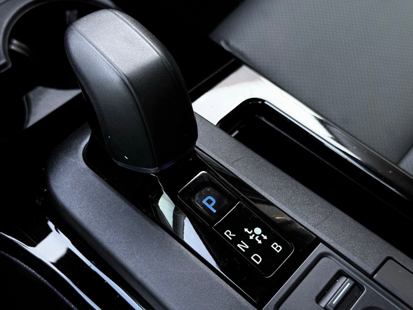 Used 2024 Toyota Prius XLE FWD image 60