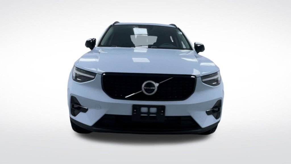 New 2026 Volvo XC40 B5 Plus w/ Protection Package Premier AWD/4WD image 18