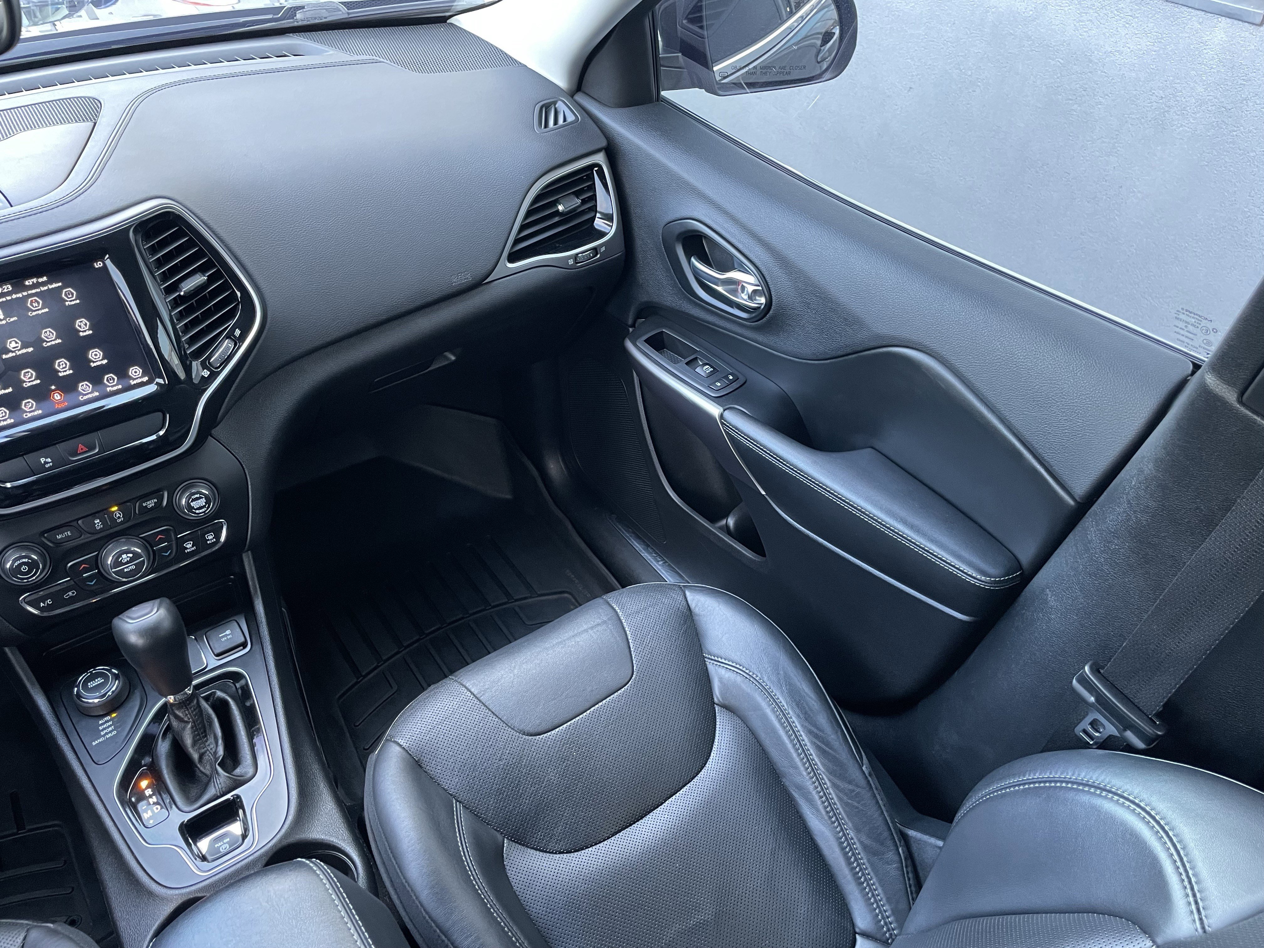 Used 2019 Jeep Cherokee Limited image 17