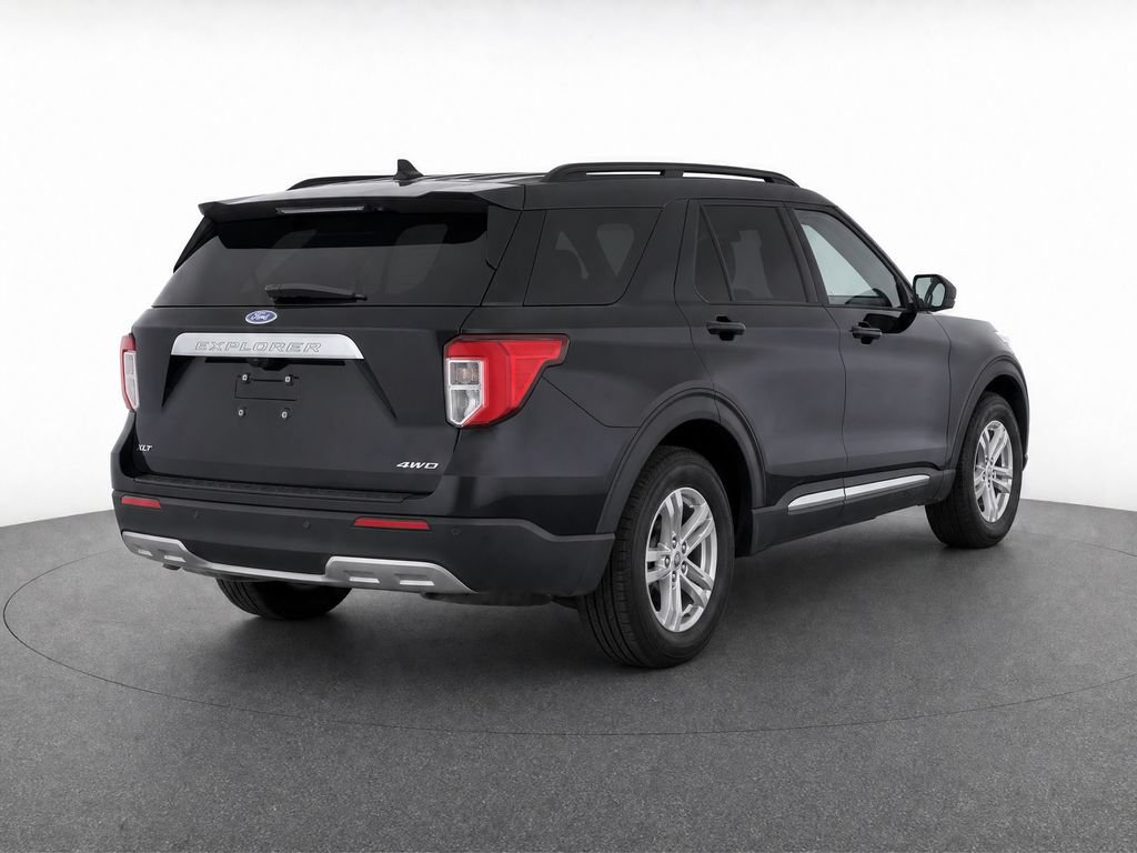 Used 2023 Ford Explorer XLT w/ Equipment Group 202A AWD/4WD image 4