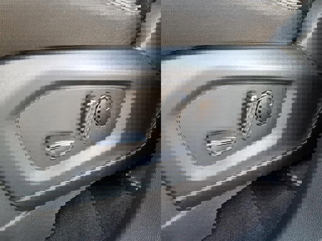 Certified 2021 Ford Explorer XLT image 5