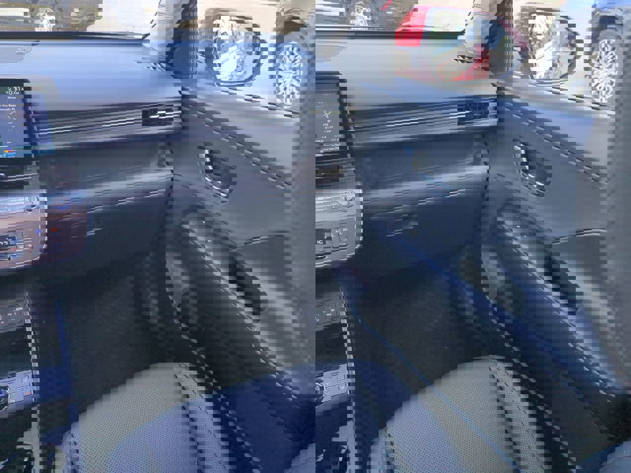 Used 2024 Hyundai Kona Limited image 16