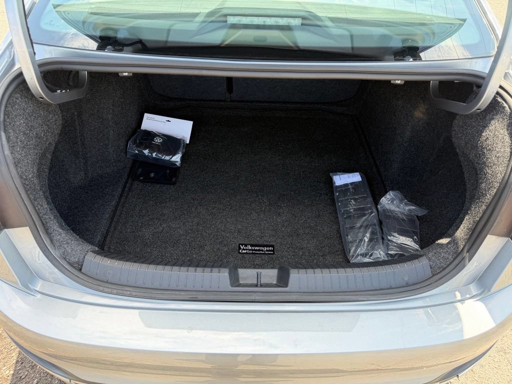 Certified 2022 Volkswagen Jetta SE FWD image 23