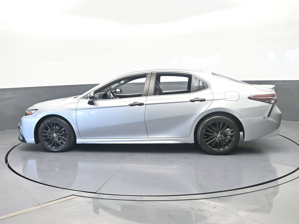 Used 2023 Toyota Camry SE FWD image 3