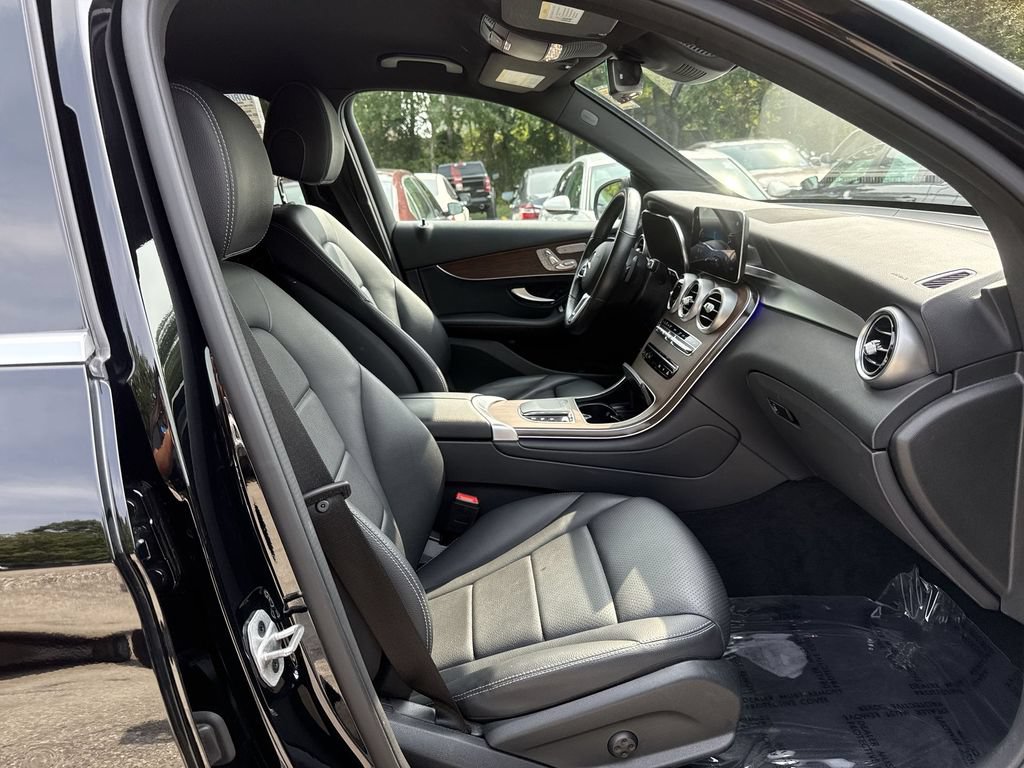 Used 2022 Mercedes-Benz GLC 300 4MATIC w/ Premium Package Lite image 25