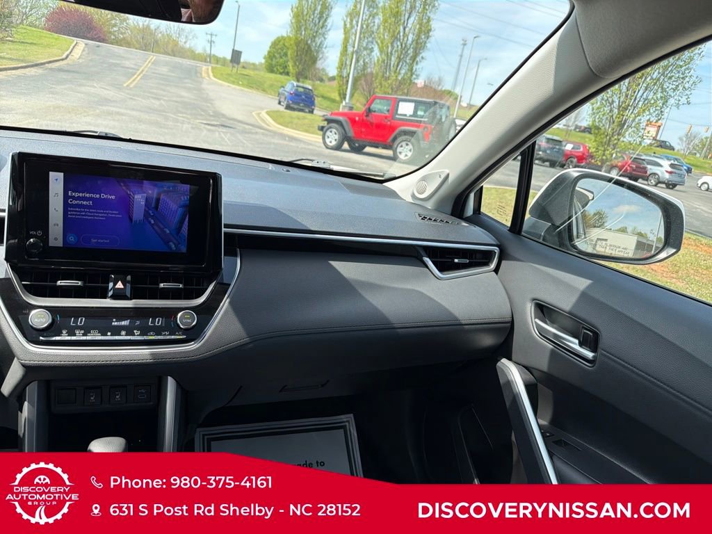 Used 2023 Toyota Corolla Cross XLE w/ Convenience Package FWD image 34