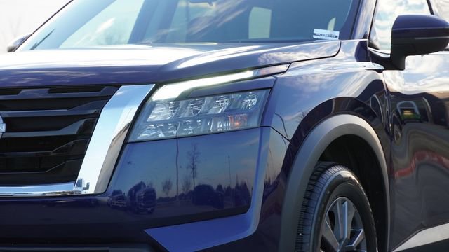Used 2024 Nissan Pathfinder SV image 4