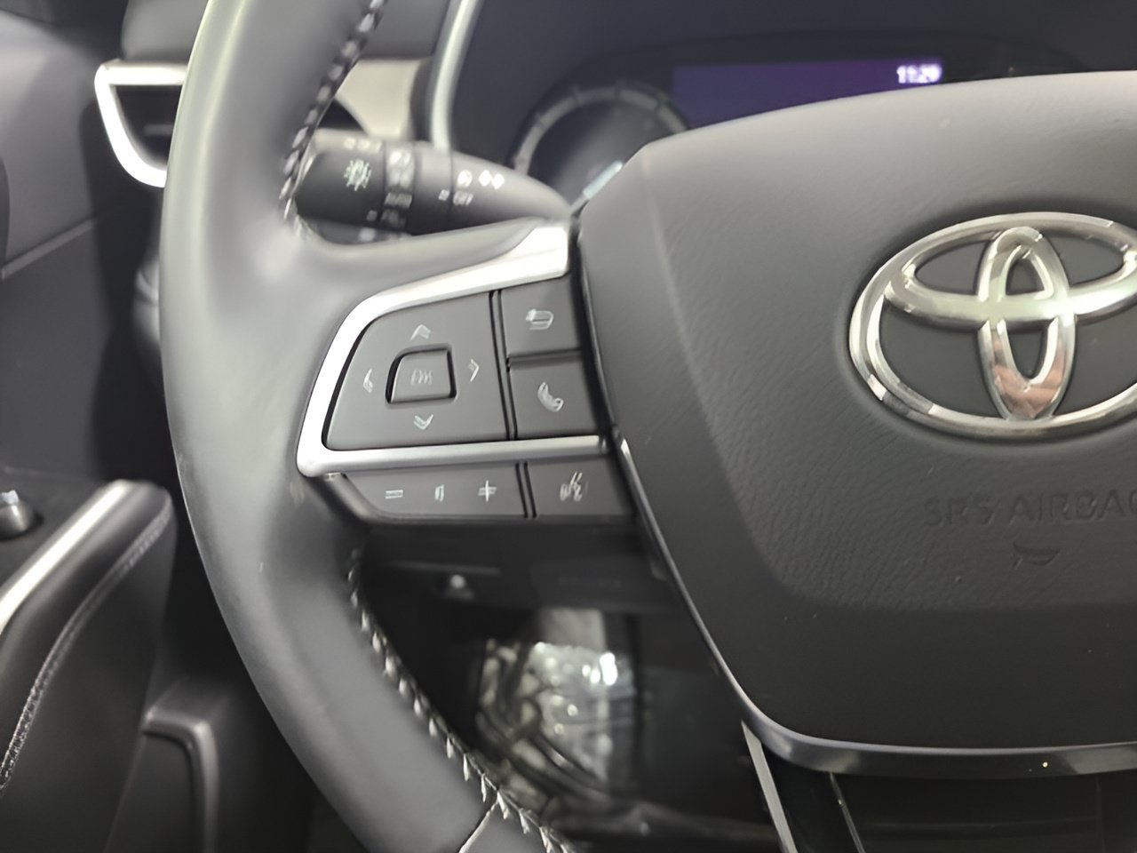 Used 2021 Toyota Highlander XLE FWD image 27