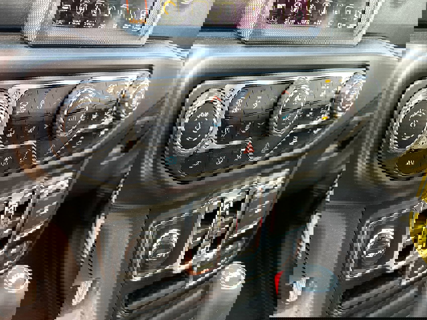 New 2023 Jeep Wrangler Sahara w/ Cold Weather Group image 19