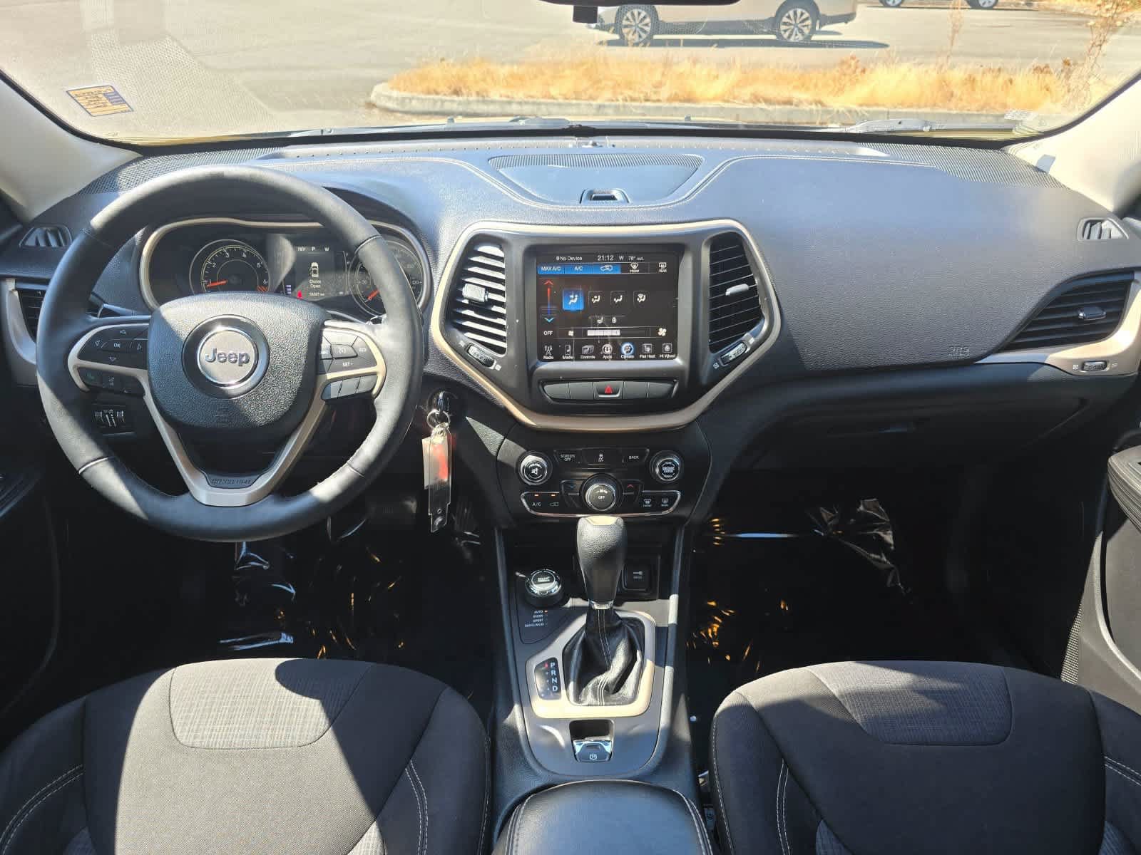 Used 2015 Jeep Cherokee Latitude w/ Cold Weather Group AWD/4WD image 10