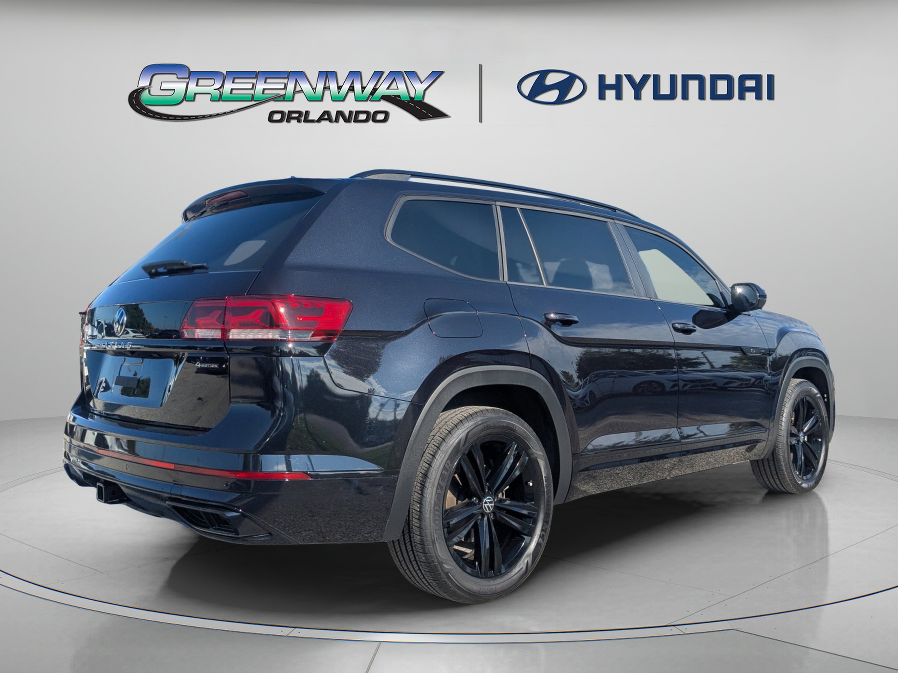 Used 2023 Volkswagen Atlas SEL R-Line AWD/4WD image 8