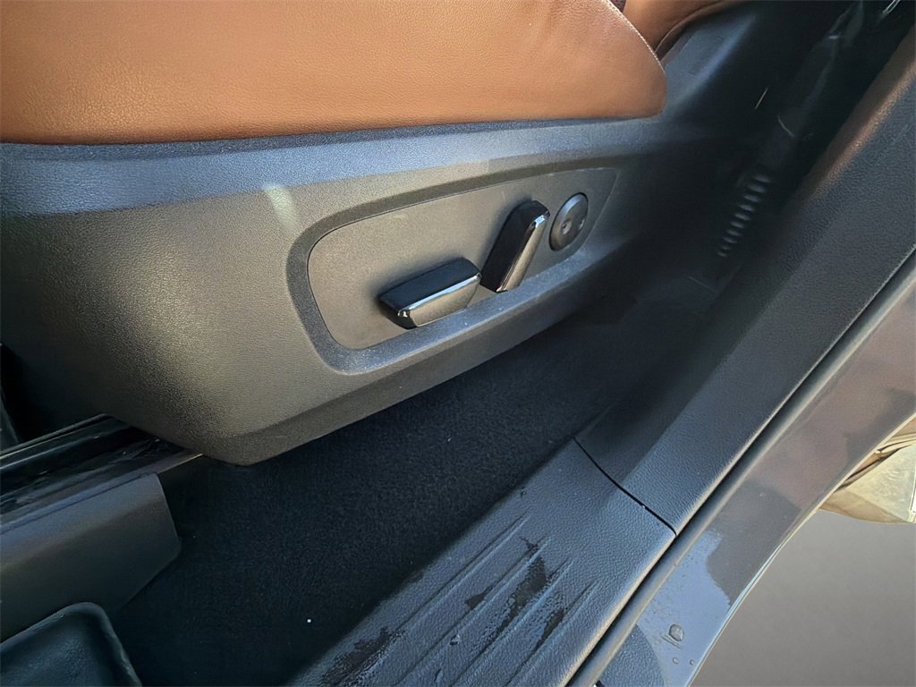 Used 2023 Nissan Pathfinder Platinum w/ Cargo Package image 5