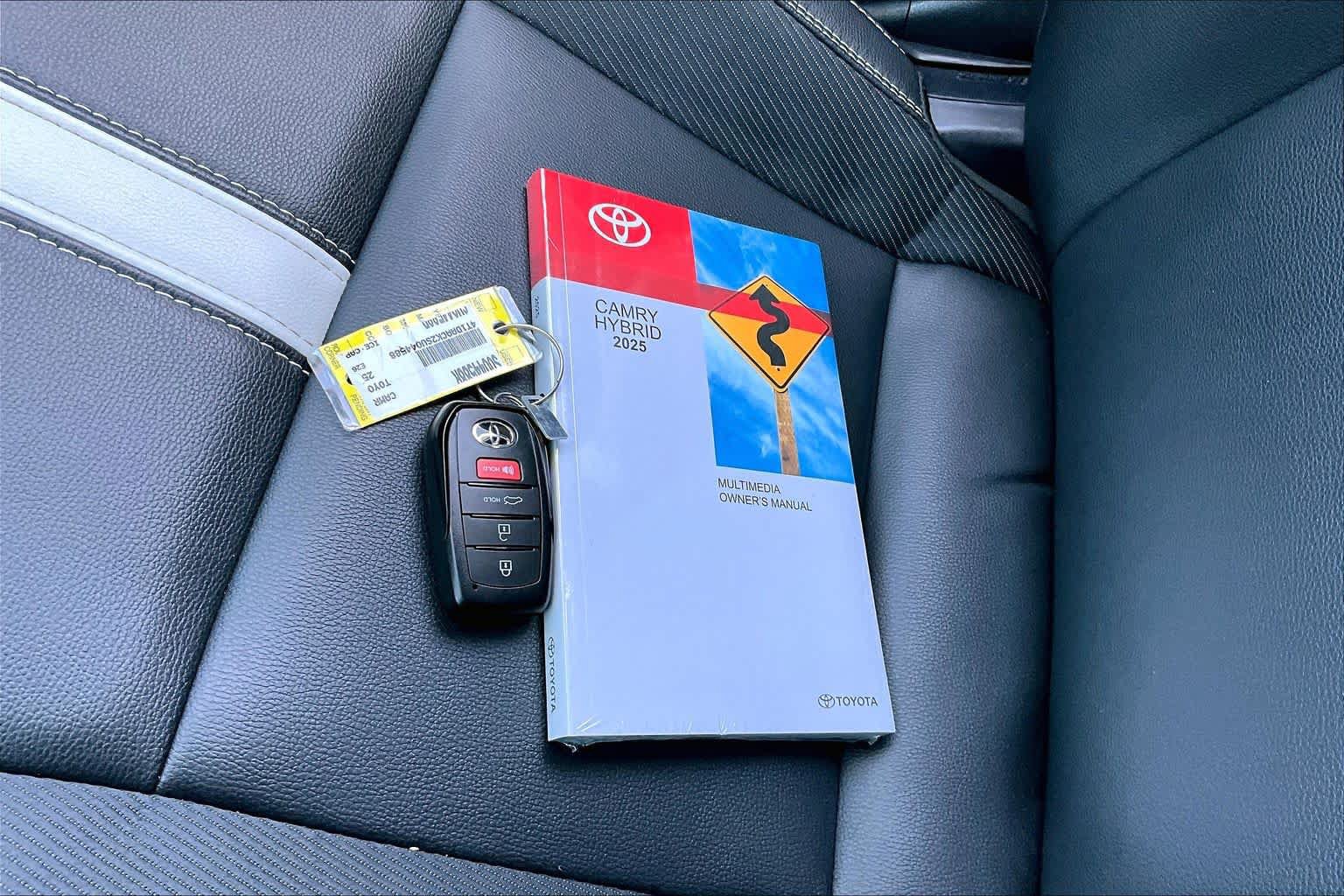 Used 2025 Toyota Camry SE FWD image 14